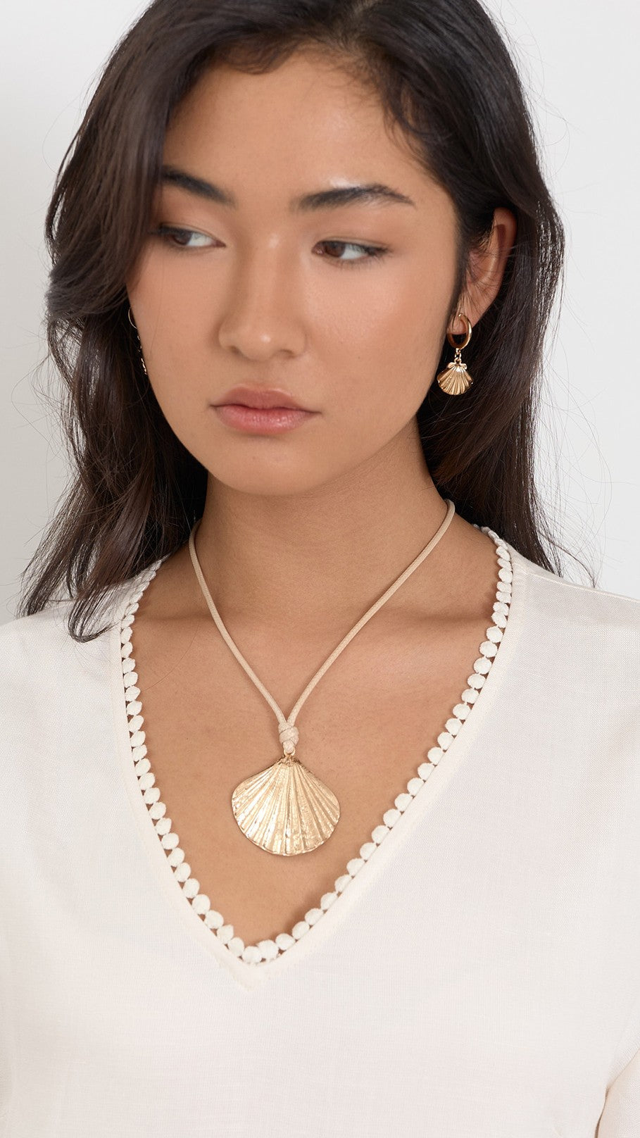 Shell Drop Adjustable Cord Necklace - Camel/Gold
